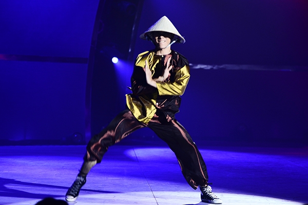 SYTYCD: Gi&aacute;m khảo Ho&agrave;i Linh "tr&aacute;ch" kh&aacute;n giả 8