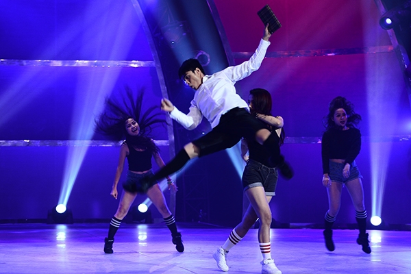 SYTYCD: Gi&aacute;m khảo Ho&agrave;i Linh "tr&aacute;ch" kh&aacute;n giả 20