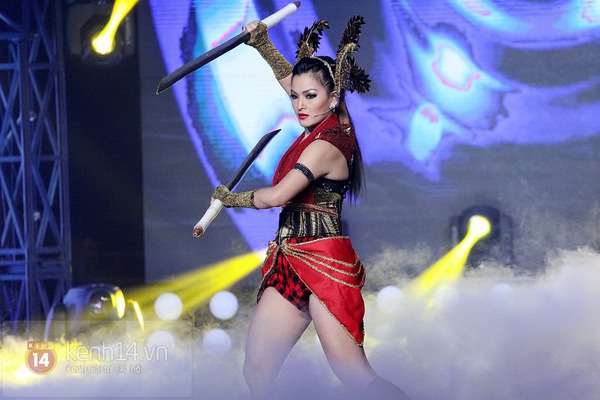 SISTAR, Văn Mai Hương "ch&aacute;y hết m&igrave;nh" c&ugrave;ng kh&aacute;n giả Việt 32