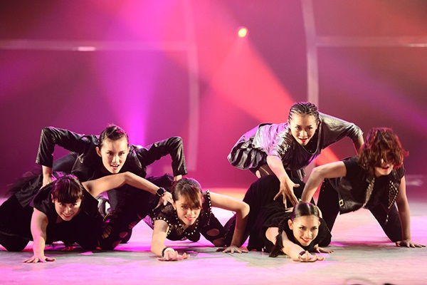 SYTYCD: Mỹ An - Đ&igrave;nh Lộc tỏa s&aacute;ng qua b&agrave;n tay nh&agrave; bi&ecirc;n đạo của Lady Gaga 25