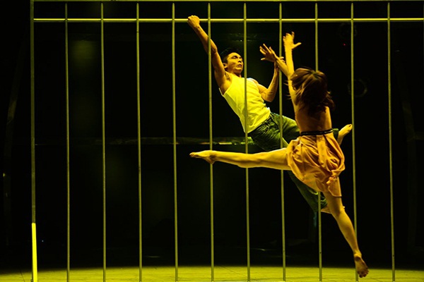 SYTYCD: Mỹ An - Đ&igrave;nh Lộc tỏa s&aacute;ng qua b&agrave;n tay nh&agrave; bi&ecirc;n đạo của Lady Gaga 11