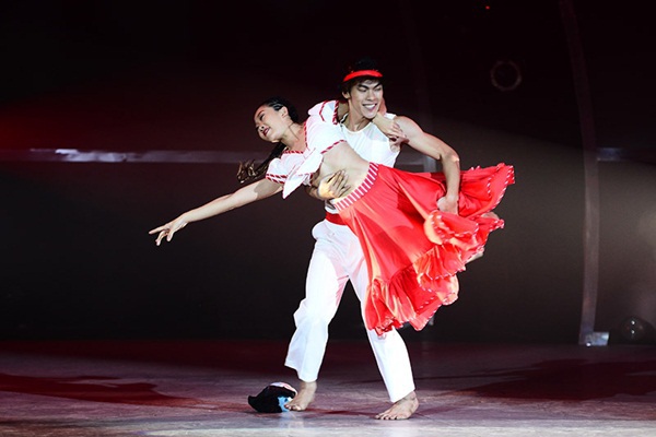 SYTYCD: Mỹ An - Đ&igrave;nh Lộc tỏa s&aacute;ng qua b&agrave;n tay nh&agrave; bi&ecirc;n đạo của Lady Gaga 16