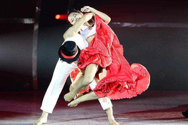 SYTYCD: Mỹ An - Đ&igrave;nh Lộc tỏa s&aacute;ng qua b&agrave;n tay nh&agrave; bi&ecirc;n đạo của Lady Gaga 17