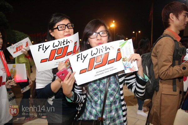 Clip: JYJ "cháy" cùng fan Việt trên sân khấu "Chào châu Á" 56