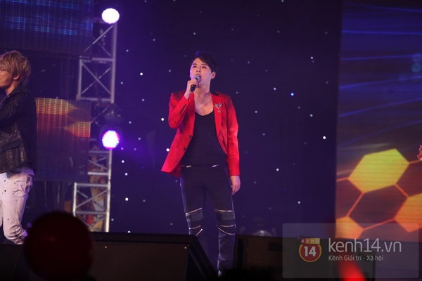 Clip: JYJ "cháy" cùng fan Việt trên sân khấu "Chào châu Á" 4