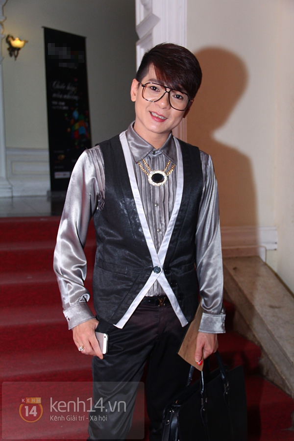 Lâm Chi Khanh, Hương Giang Idol xuất hiện "trắng bệch" trên thảm đỏ 24