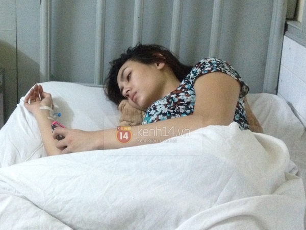 Hình ảnh Hoàng Yến tiều tụy trên giường bệnh sau tai nạn 3