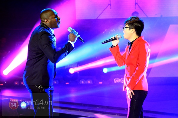 Bán kết 1: Bùi Anh Tuấn "lép vế" khi song ca với Quán quân "The Voice Mỹ" 2