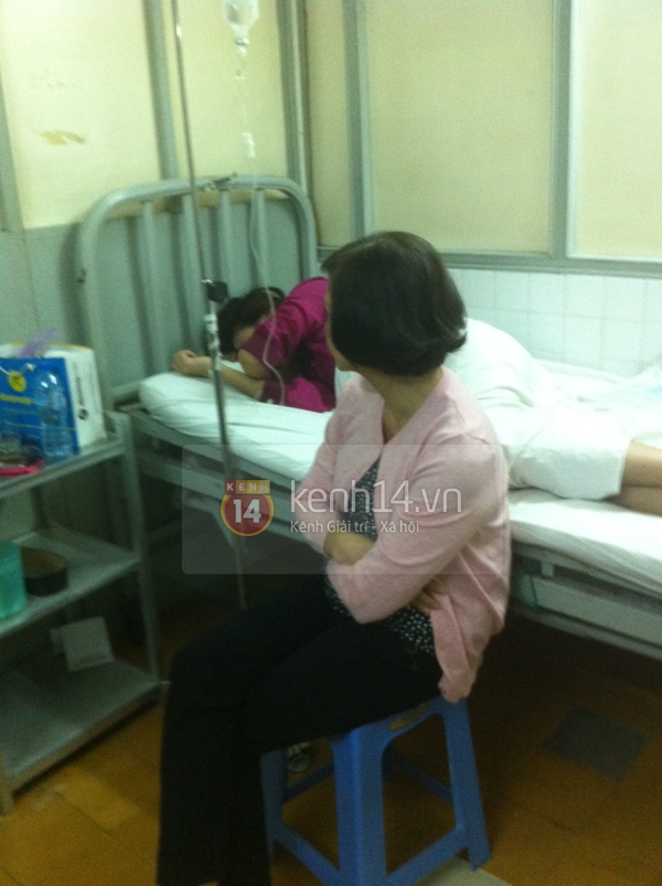 H&igrave;nh ảnh Ho&agrave;ng Yến tiều tụy tr&ecirc;n giường bệnh sau tai nạn 8