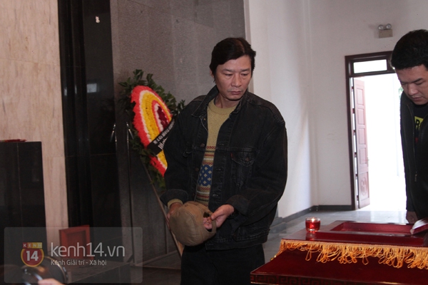X&uacute;c động lễ viếng nghệ sĩ Tuấn Dương 37