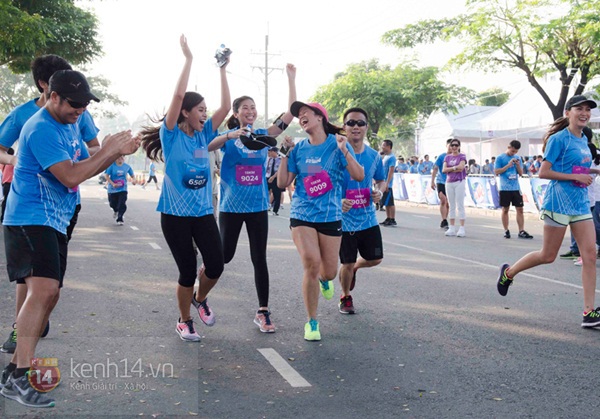 Gia đình Tăng Thanh Hà thu hút hết sự chú ý trong cuộc đua từ thiện 7