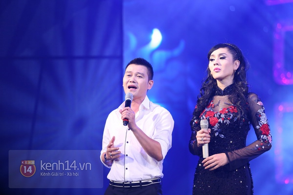 Lâm Chi Khanh thay 11 bộ trang phục trong show riêng 14