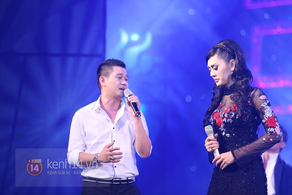 Lâm Chi Khanh thay 11 bộ trang phục trong show riêng 15