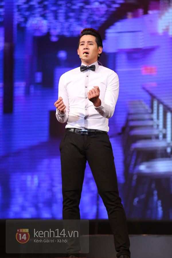 Lâm Chi Khanh thay 11 bộ trang phục trong show riêng 23