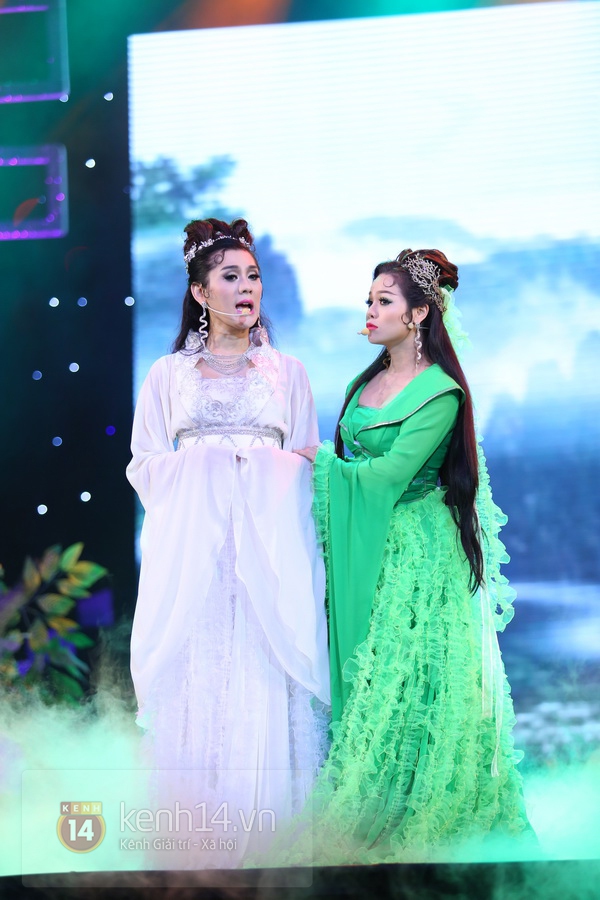 Lâm Chi Khanh thay 11 bộ trang phục trong show riêng 29