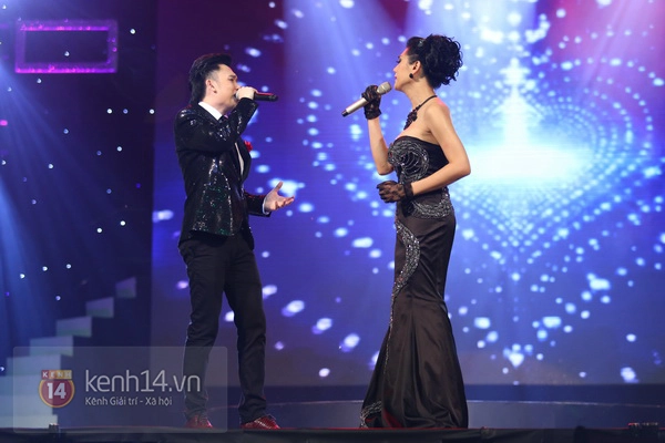 Lâm Chi Khanh thay 11 bộ trang phục trong show riêng 41