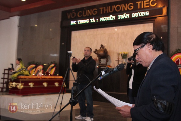 X&uacute;c động lễ viếng nghệ sĩ Tuấn Dương 42