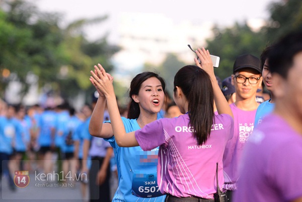 Gia đình Tăng Thanh Hà thu hút hết sự chú ý trong cuộc đua từ thiện 13