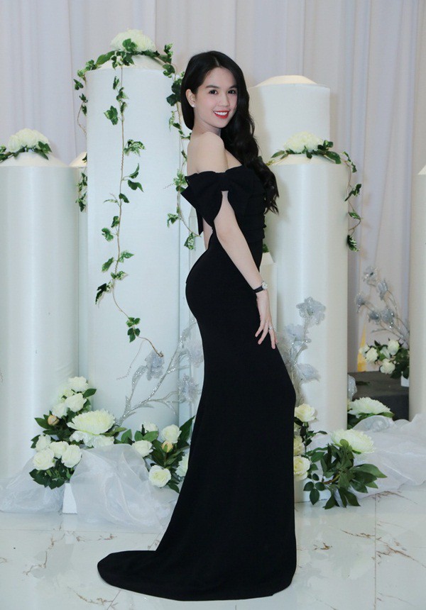Angela Phương Trinh khác lạ nổi bật giữa dàn sao lớn 11