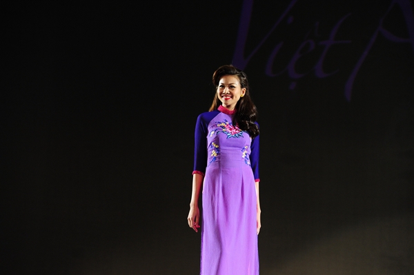 Mỹ T&acirc;m, Thu Minh, H&agrave; Hồ tỏa s&aacute;ng tr&ecirc;n c&ugrave;ng s&acirc;n khấu 31