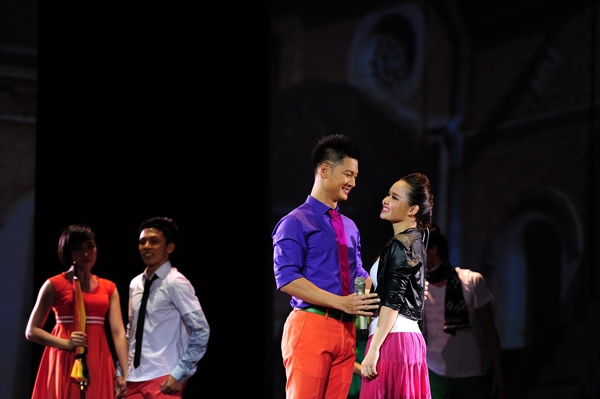 Mỹ T&acirc;m, Thu Minh, H&agrave; Hồ tỏa s&aacute;ng tr&ecirc;n c&ugrave;ng s&acirc;n khấu 21