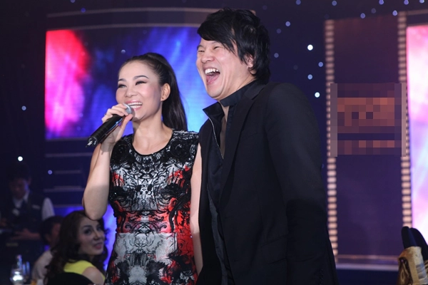 Thanh Bùi "quậy" tưng bừng trong lần đầu lộ diện sau đám cưới 5