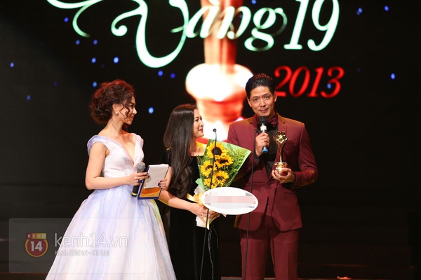 Đông Nhi... bạt tai Noo Phước Thịnh khi được công bố thắng giải "Mai Vàng" 24