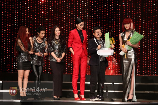 Đông Nhi... bạt tai Noo Phước Thịnh khi được công bố thắng giải "Mai Vàng" 7