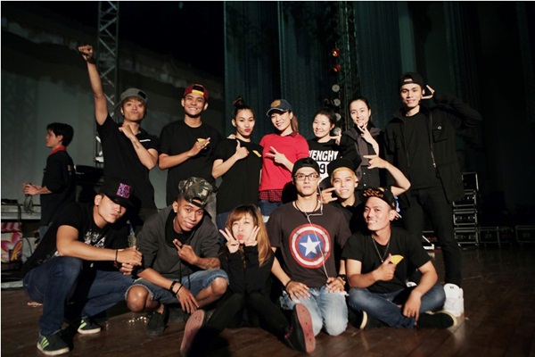 Mỹ T&acirc;m đ&aacute;ng y&ecirc;u v&agrave; c&aacute; t&iacute;nh tr&ecirc;n s&agrave;n tập liveshow 1