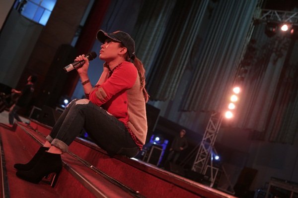 Mỹ T&acirc;m đ&aacute;ng y&ecirc;u v&agrave; c&aacute; t&iacute;nh tr&ecirc;n s&agrave;n tập liveshow 11