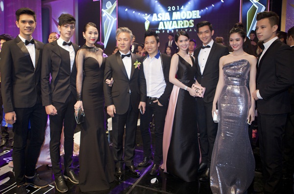 Ngọc Trinh diện v&aacute;y 200 triệu hội ngộ Kim Woo Bin 22