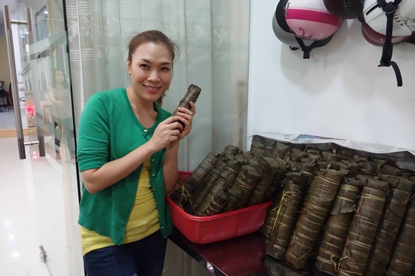 Mỹ Tâm đáng yêu gói bánh Tét và làm mứt đón Tết 20