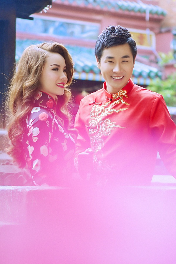Bộ đôi MC "Bước nhảy hoàn vũ 2014" hẹn hò đi chùa cuối năm  2