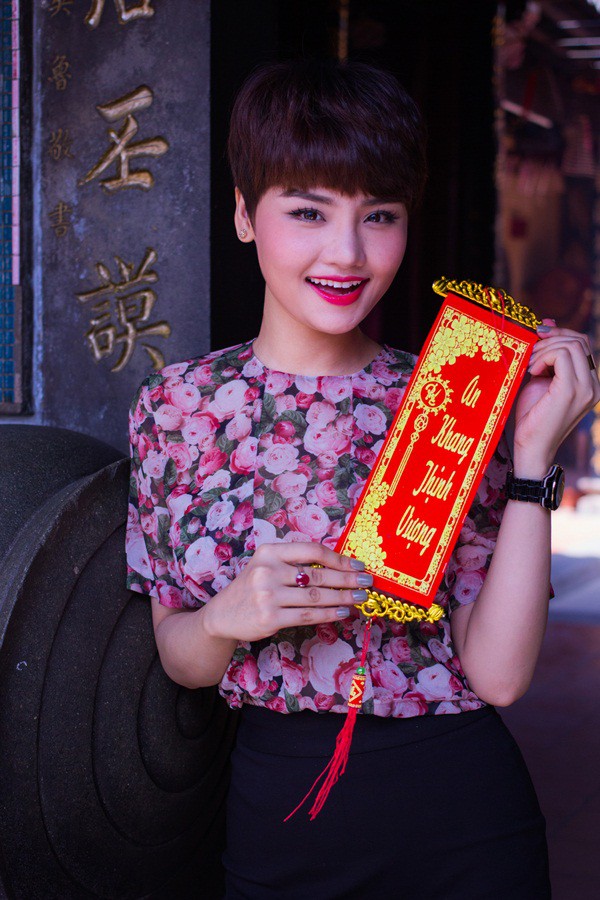 Miu L&ecirc; đ&aacute;ng y&ecirc;u v&agrave; nh&iacute; nhảnh đ&oacute;n năm mới 7