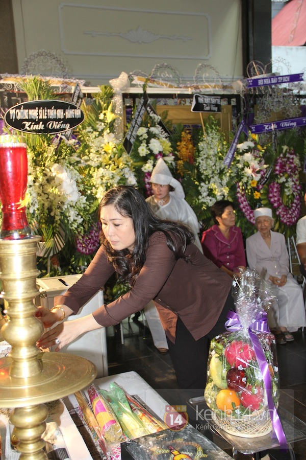 Đông đảo nghệ sĩ đến viếng đám tang nhà văn Nguyễn Quang Sáng 11