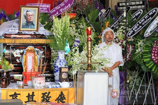 Đông đảo nghệ sĩ đến viếng đám tang nhà văn Nguyễn Quang Sáng 3