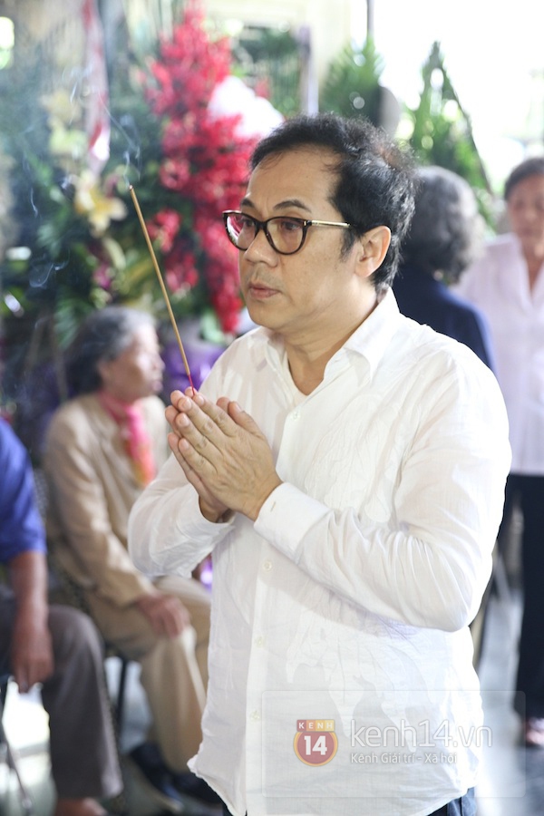 Đông đảo nghệ sĩ đến viếng đám tang nhà văn Nguyễn Quang Sáng 26