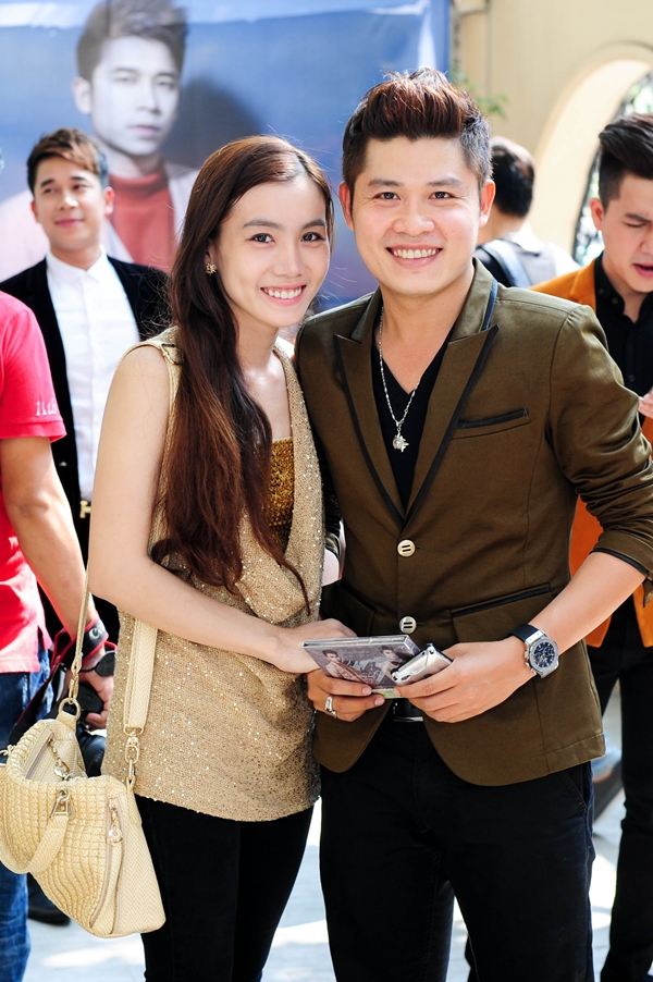 Hậu chia tay, Hải Băng ngại ng&ugrave;ng khi đứng cạnh Tiến Dũng (The Men) 15