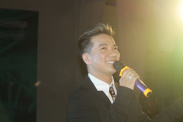 X-Factor Việt Nam: Hàng nghìn thí sinh đội mưa để gặp giám khảo Mr.Đàm 9