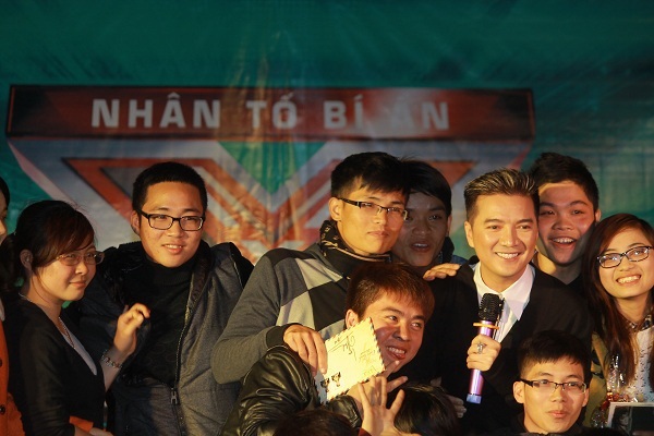 X-Factor Việt Nam: Hàng nghìn thí sinh đội mưa để gặp giám khảo Mr.Đàm 20