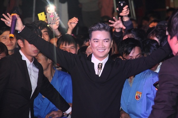 X-Factor Việt Nam: Hàng nghìn thí sinh đội mưa để gặp giám khảo Mr.Đàm 5