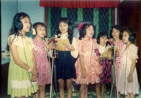Hiền Thục khoe ch&ugrave;m ảnh xinh đẹp từ b&eacute; đến lớn 2