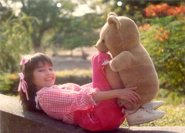 Hiền Thục khoe ch&ugrave;m ảnh xinh đẹp từ b&eacute; đến lớn 3