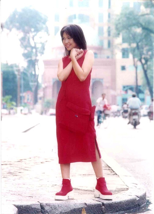 Hiền Thục khoe ch&ugrave;m ảnh xinh đẹp từ b&eacute; đến lớn 26