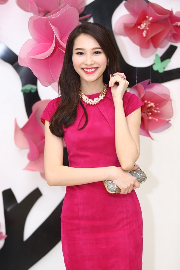Hành trình nhan sắc ngày càng "tuyệt trần" của Hoa hậu Thu Thảo 21