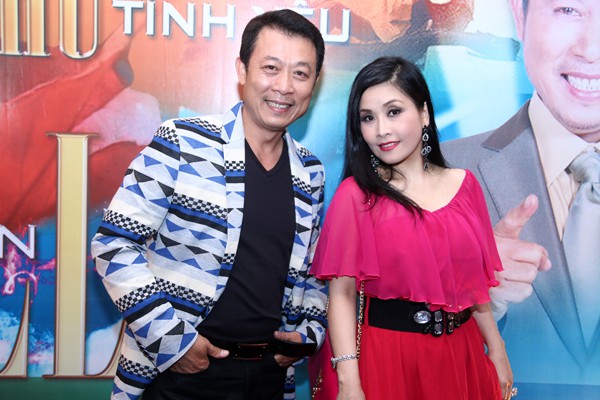"Cặp bài trùng" Vân Sơn - Hoài Linh tưng bừng hội ngộ tại quê nhà 6
