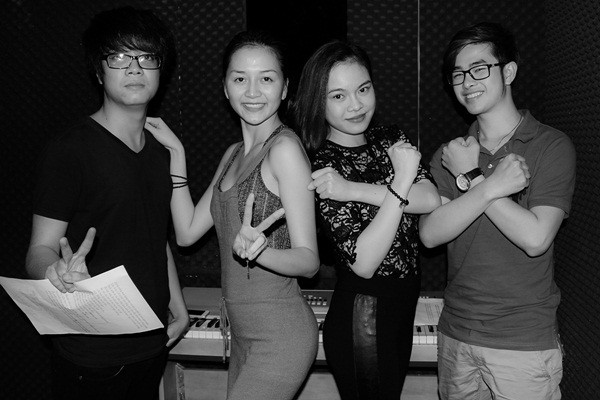 "Đàn em" vào phòng thu chuẩn bị cho liveshow của Hồ Ngọc Hà 2