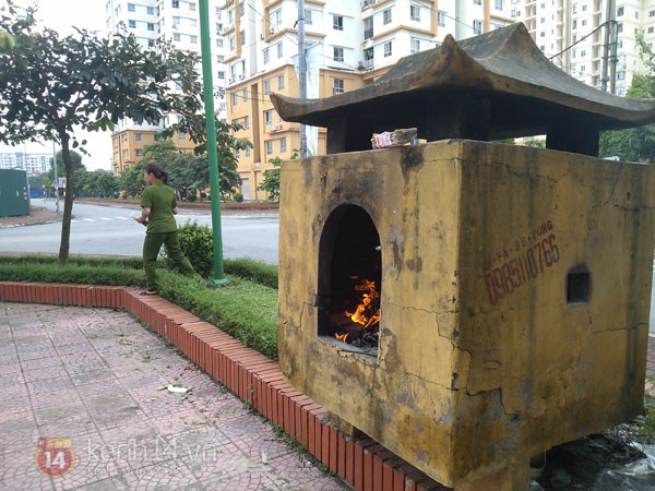 Phố H&agrave; Nội nghi ng&uacute;t kh&oacute;i v&igrave; đốt v&agrave;ng m&atilde; trong ng&agrave;y "X&aacute; tội vong nh&acirc;n" 8