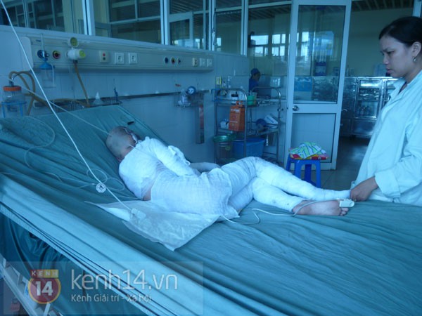Kẻ tạt axit cả gia đ&igrave;nh v&igrave; bị ngăn cản y&ecirc;u khai g&igrave; tại cơ quan điều tra 1
