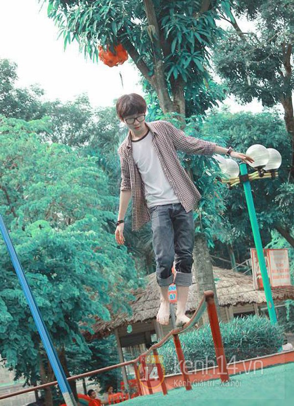 Ch&agrave;ng SV người L&agrave;o l&atilde;ng tử của Học viện Ngoại giao 2